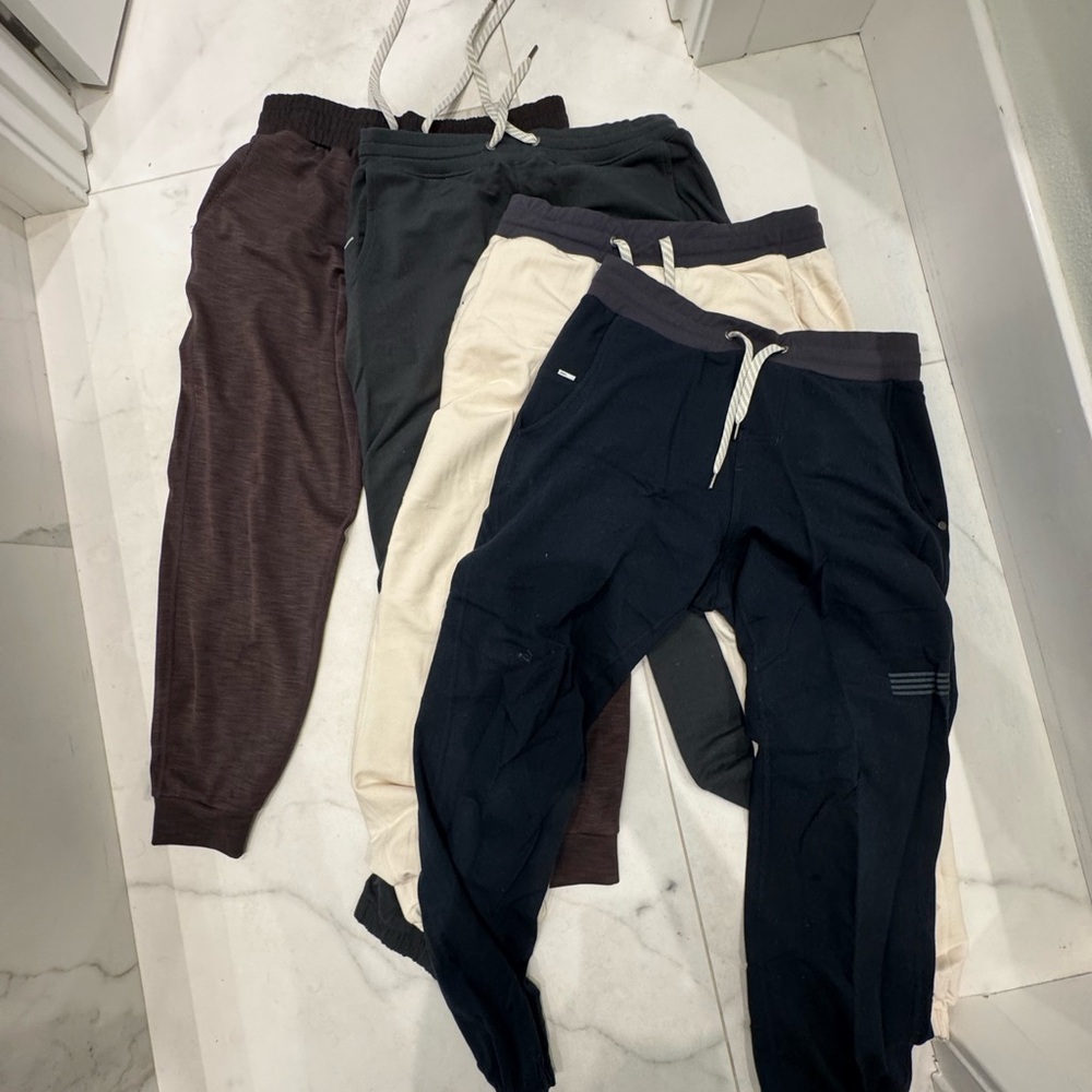 Lot of Vuori Jogger Pants